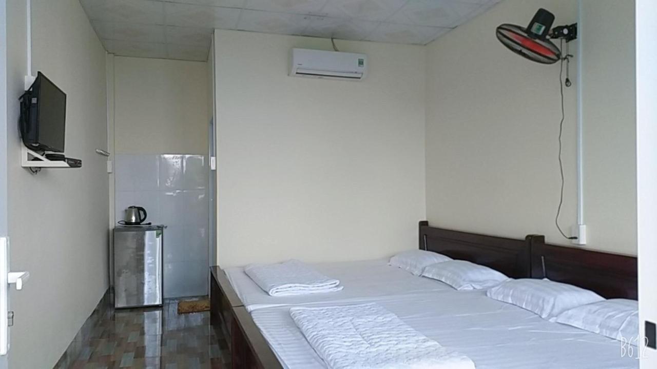 Hotel Nhà Nghỉ NgọC PhuọNg Hon Son Lai Son Esterno foto