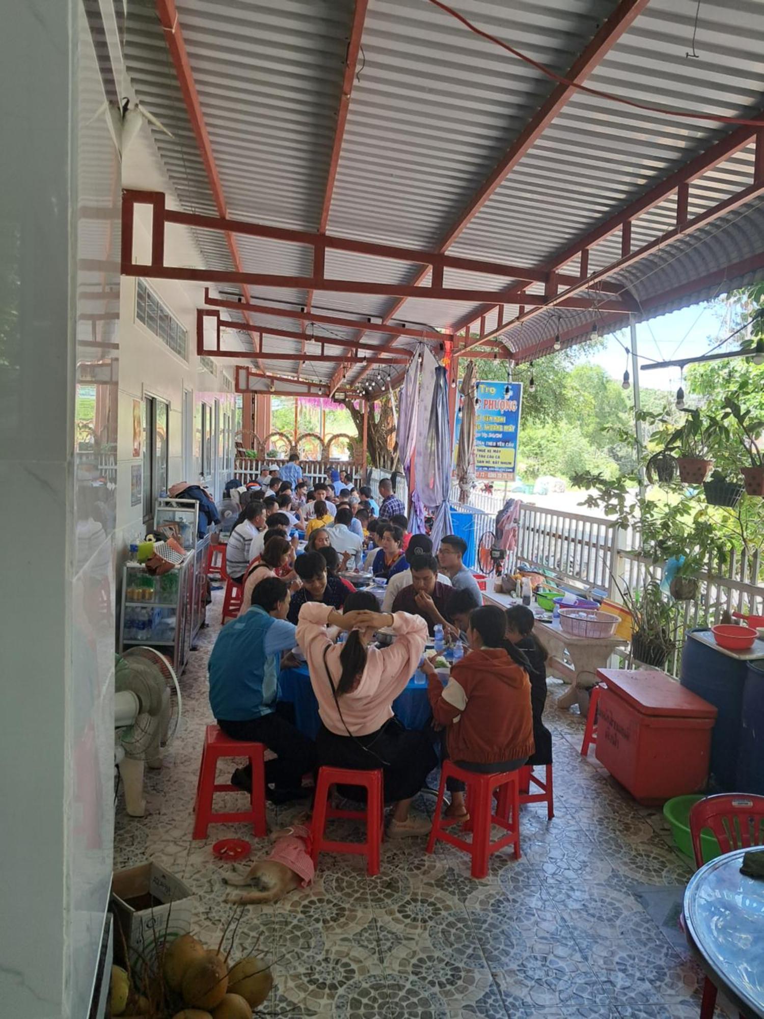 Hotel Nhà Nghỉ NgọC PhuọNg Hon Son Lai Son Esterno foto